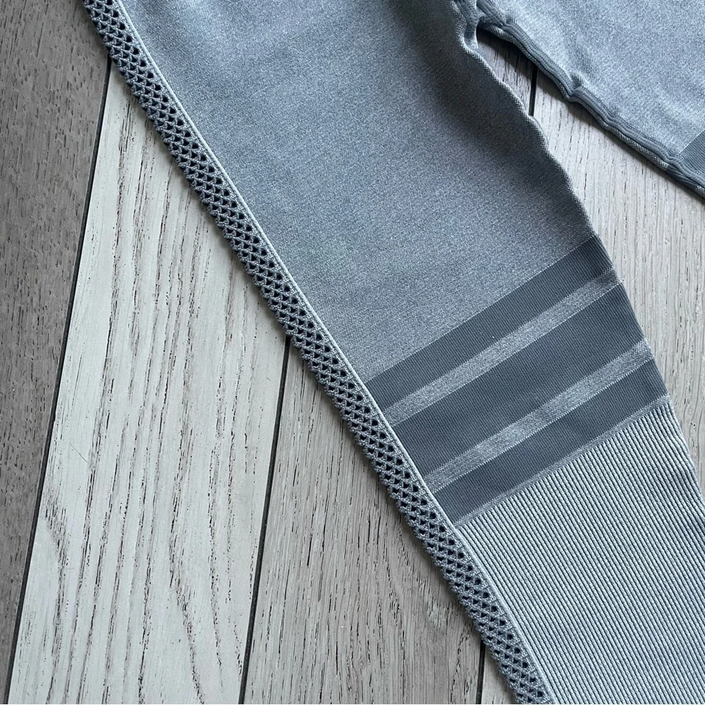 Bombshell Gray High-Waisted Leggings - Picture 3 of 7